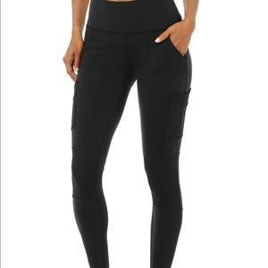 ALO Yoga high waist cargo legging!!